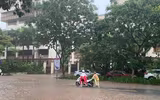 Hà Nội: Nhiều tuyến phố ngập sâu sau trận mưa như trút nước