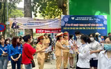 Những hình ảnh cảm động trong ngày đầu thi tốt nghiệp THPT 