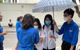 Những hình ảnh cảm động trong ngày đầu thi tốt nghiệp THPT 