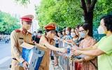 Những hình ảnh cảm động trong ngày đầu thi tốt nghiệp THPT 