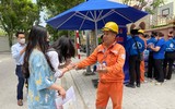 Những hình ảnh cảm động trong ngày đầu thi tốt nghiệp THPT 