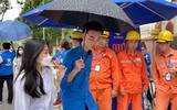 Những hình ảnh cảm động trong ngày đầu thi tốt nghiệp THPT 