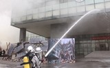 Toàn cảnh diễn tập phương án giải cứu nạn nhân vụ cháy nổ trong trường học