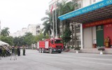 Toàn cảnh diễn tập phương án giải cứu nạn nhân vụ cháy nổ trong trường học