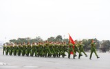 [Ảnh] Giữa ngày đông tháng giá, xem Cảnh sát cơ động mình trần kéo xe tải