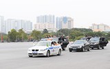 [Ảnh] Giữa ngày đông tháng giá, xem Cảnh sát cơ động mình trần kéo xe tải