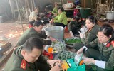 Bữa cơm ấm tình người giữa ngày đông giá