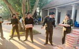 Bữa cơm ấm tình người giữa ngày đông giá