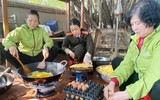 Bữa cơm ấm tình người giữa ngày đông giá