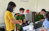Hình ảnh đẹp của cán bộ chiến sỹ Công an quận Nam Từ Liêm cấp Căn cước công dân trong ngày Quốc tế lao động