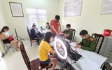 Hình ảnh đẹp của cán bộ chiến sỹ Công an quận Nam Từ Liêm cấp Căn cước công dân trong ngày Quốc tế lao động