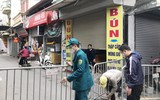 Hình ảnh người chiến sỹ áo xanh ở 'tâm dịch' Phú Đô