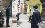 Hình ảnh người chiến sỹ áo xanh ở 'tâm dịch' Phú Đô