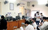  Công an Hà Nội miệt mài cấp định danh điện tử cho công dân trong dịp nghỉ lễ