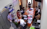  Công an Hà Nội miệt mài cấp định danh điện tử cho công dân trong dịp nghỉ lễ