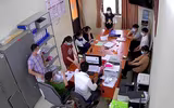  Công an Hà Nội miệt mài cấp định danh điện tử cho công dân trong dịp nghỉ lễ