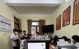  Công an Hà Nội miệt mài cấp định danh điện tử cho công dân trong dịp nghỉ lễ