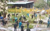 Trung đoàn Cảnh sát cơ động Trung bộ khẩn trương giúp dân khắc phục hậu quả cơn bão Noru