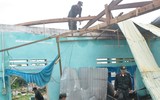 Trung đoàn Cảnh sát cơ động Trung bộ khẩn trương giúp dân khắc phục hậu quả cơn bão Noru