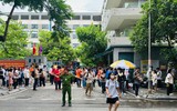 Hình ảnh đẹp người chiến sỹ Công an Thủ đô đồng hành cùng mùa thi tốt nghiệp THPT Quốc gia 2024