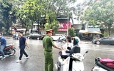 Hình ảnh đẹp người chiến sỹ Công an Thủ đô đồng hành cùng mùa thi tốt nghiệp THPT Quốc gia 2024