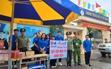 Hình ảnh đẹp người chiến sỹ Công an Thủ đô đồng hành cùng mùa thi tốt nghiệp THPT Quốc gia 2024