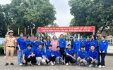 Hình ảnh đẹp người chiến sỹ Công an Thủ đô đồng hành cùng mùa thi tốt nghiệp THPT Quốc gia 2024