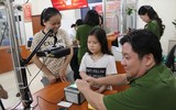 Những công dân đầu tiên thu nhận hồ sơ cấp Thẻ căn cước