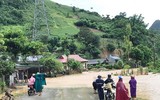 Lực lượng Công an Sơn La sát cánh, hỗ trợ nhân dân vượt qua bão lũ
