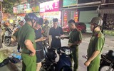 Sáu tổ công tác Công an phường Từ Liêm xuyên đêm tổng kiểm tra hành chính địa bàn