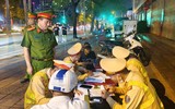 Sáu tổ công tác Công an phường Từ Liêm xuyên đêm tổng kiểm tra hành chính địa bàn