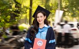 Hoa hậu Đỗ Thị Hà khoe bằng tốt nghiệp Đại học