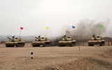 [ẢNH] Dù cố hết sức song xe tăng quốc bảo Trung Quốc vẫn thua Nga tại Tank Biathlon