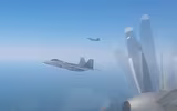 [ẢNH] ‘Chim ăn thịt’ F-22 Mỹ lao lên chặn ‘gấu bay’ Tu-95MS Nga