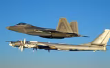 [ẢNH] ‘Chim ăn thịt’ F-22 Mỹ lao lên chặn ‘gấu bay’ Tu-95MS Nga