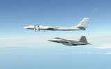 [ẢNH] ‘Chim ăn thịt’ F-22 Mỹ lao lên chặn ‘gấu bay’ Tu-95MS Nga