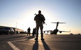 [ẢNH] Vận tải cơ khổng lồ C-17 Mỹ mài bụng tóe lửa tại Afghanistan