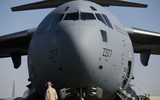 [ẢNH] Vận tải cơ khổng lồ C-17 Mỹ mài bụng tóe lửa tại Afghanistan
