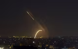 [ẢNH] Hệ thống phòng không Mỹ khai hỏa đỏ rực đánh chặn rocket tại Iraq