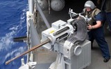[ẢNH] Pháo hạm Mk38, vũ khí chết người giáng vào xuồng cao tốc đối phương