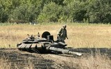 [ẢNH] Ukraine dùng siêu pháo Liên Xô để dội bão lửa vào dân quân miền Đông
