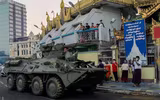 [ẢNH] Bất ngờ với loại xe bọc thép Myanmar vừa triển khai trên đường phố