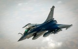 [ẢNH] Tiêm kích Rafale Pháp đâm đứt đường dây điện