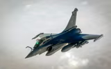 [ẢNH] Tiêm kích Rafale Pháp đâm đứt đường dây điện