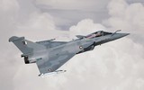 [ẢNH] Tiêm kích Rafale Pháp đâm đứt đường dây điện