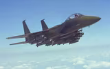 [ẢNH] ‘Đại bàng bất bại’ F-15E Mỹ mạnh ngang máy bay ném bom chiến lược H-6 Trung Quốc