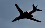 [ẢNH] B-1B Mỹ hạ cánh trên tuyết trắng, bước đi thách thức Mỹ gửi tới Nga tại Bắc Cực?