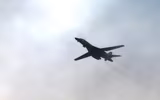 [ẢNH] B-1B Mỹ hạ cánh trên tuyết trắng, bước đi thách thức Mỹ gửi tới Nga tại Bắc Cực?