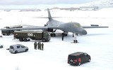 [ẢNH] B-1B Mỹ hạ cánh trên tuyết trắng, bước đi thách thức Mỹ gửi tới Nga tại Bắc Cực?