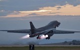 [ẢNH] B-1B Mỹ hạ cánh trên tuyết trắng, bước đi thách thức Mỹ gửi tới Nga tại Bắc Cực?